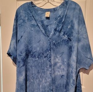 👚Beautiful flowy dressy blouse